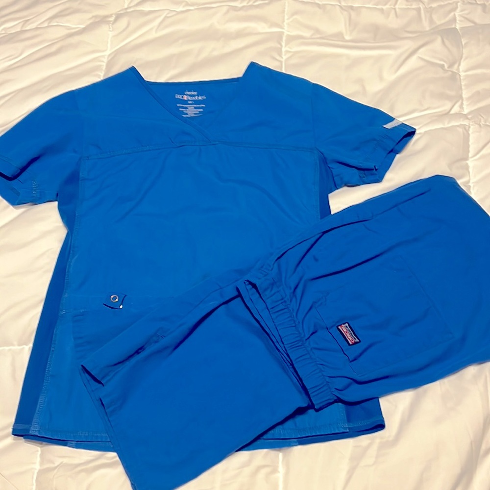 Cherokee scrubs size small